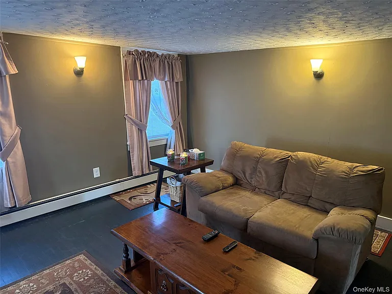 6 Glenmere Ave #4 — Photo 2