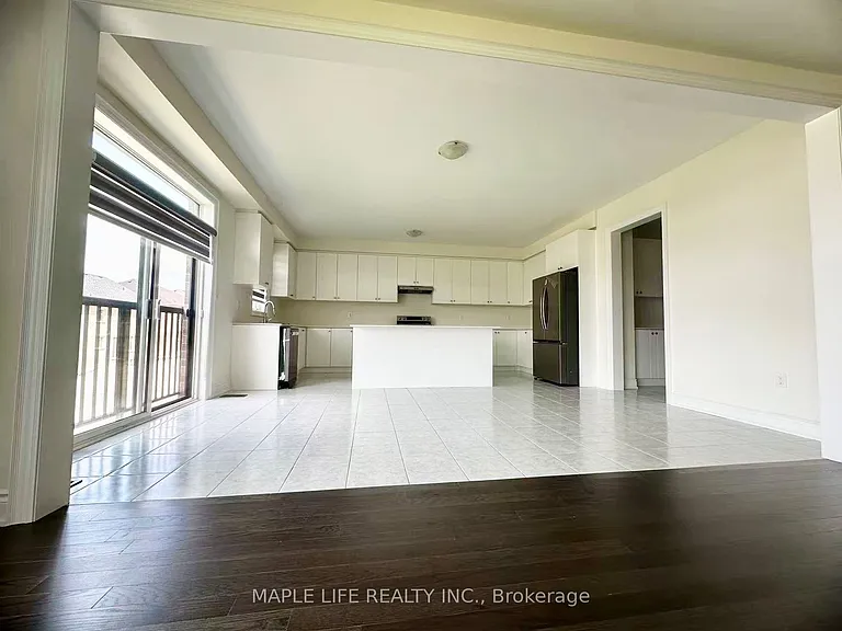 162 Rowe St — Photo 4