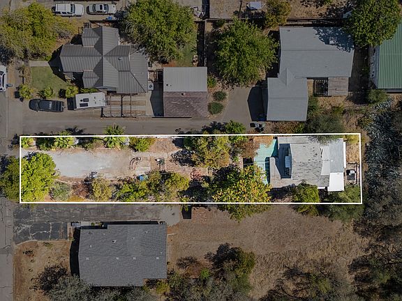 3rd image of 2089 Gold St