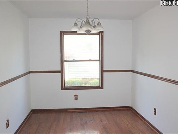 5th image of 22640 Lakemont Ave