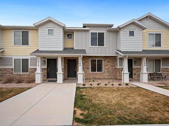 2nd image of 1208 W Summit Ridge Pkwy