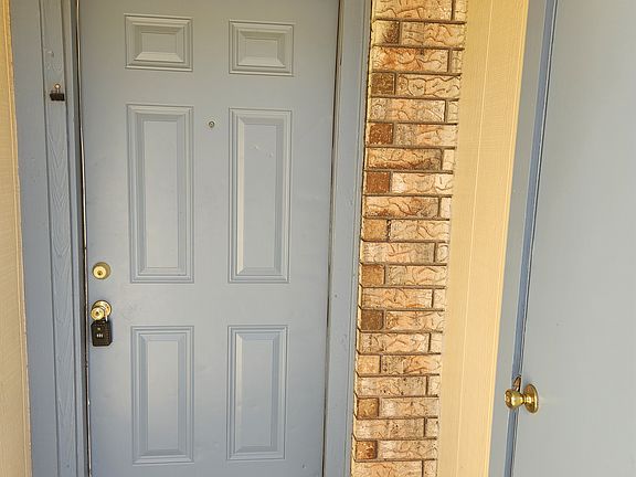 2nd image of 908 Ticonderoga Dr APT B