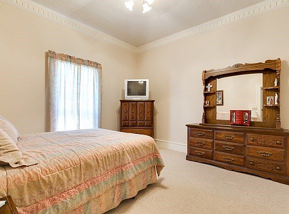 4th image of 2101 Renee Ln