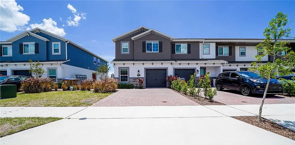 4 bed, 3.0 bath, 1769 sqft, $2,350 — Photo 2