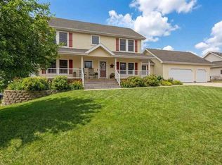 333 Hillview Dr SE, Mount Vernon, IA 52314