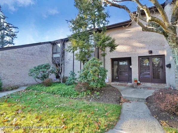 137 Willowbrook Dr, North Brunswick, NJ 08902