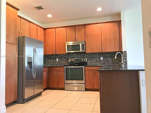 5th image of 13021 Riverwalk Cir Unit 13021