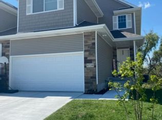 8734 Dunrovin Rd #1, Lincoln, NE 68526