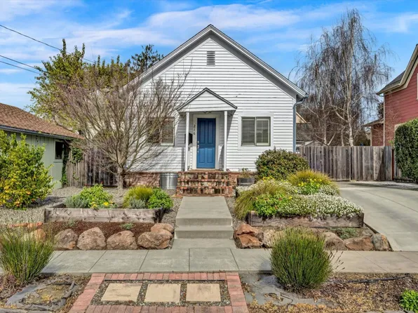 216 Baker Street, Petaluma, CA 94952