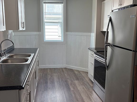 2nd image of 150 Front St SW