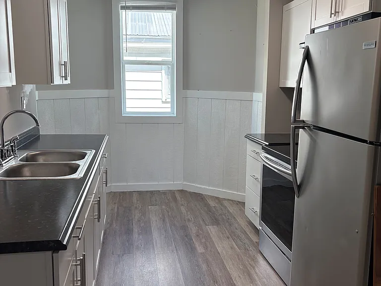 150 Front St SW — Photo 2