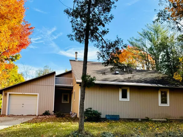 410 S Clymer St, Pentwater, MI 49449