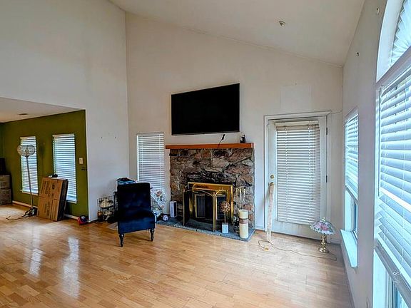 5th image of 106 Remington Ct