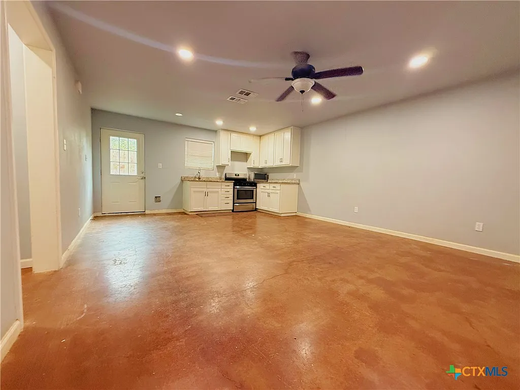 2 bed, 1.0 bath, 1286 sqft, $1,395 — Photo 2