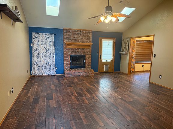 2nd image of 1108 Easy St