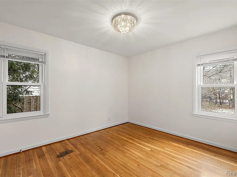 2046 Yorkshire Rd — Photo 23