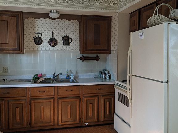 2nd image of 2364 Northeast Dr
