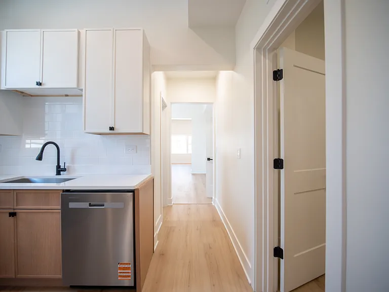 2753 W Chicago Ave #1 — Photo 7