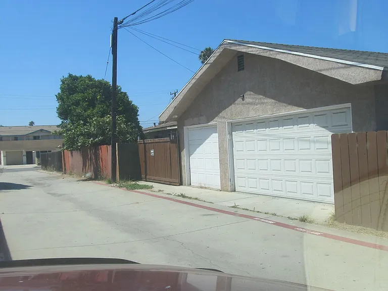 1275 Florence St — Photo 3
