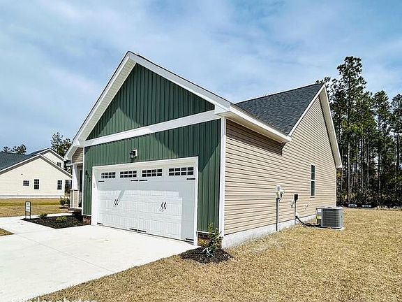 3rd image of 827 Hidden Bridge Drive