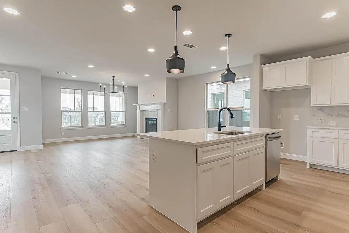 Building Photo - 933 Carnation Dr