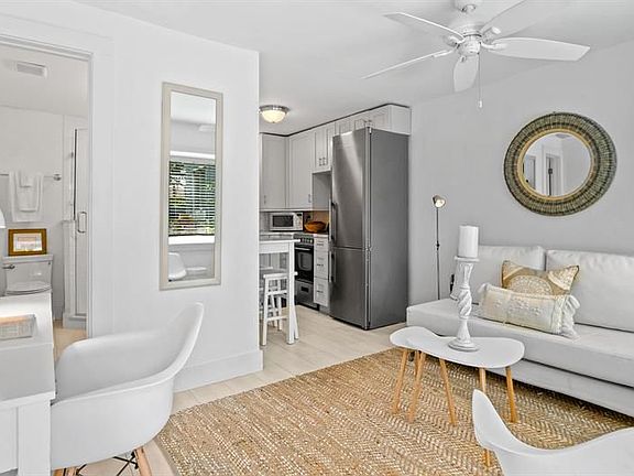 5th image of 605 N Lakeside Dr #2