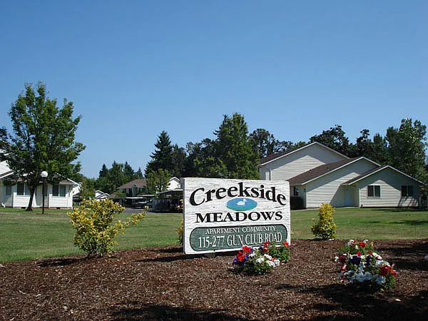 020-Creekside Apartments — Photo 8