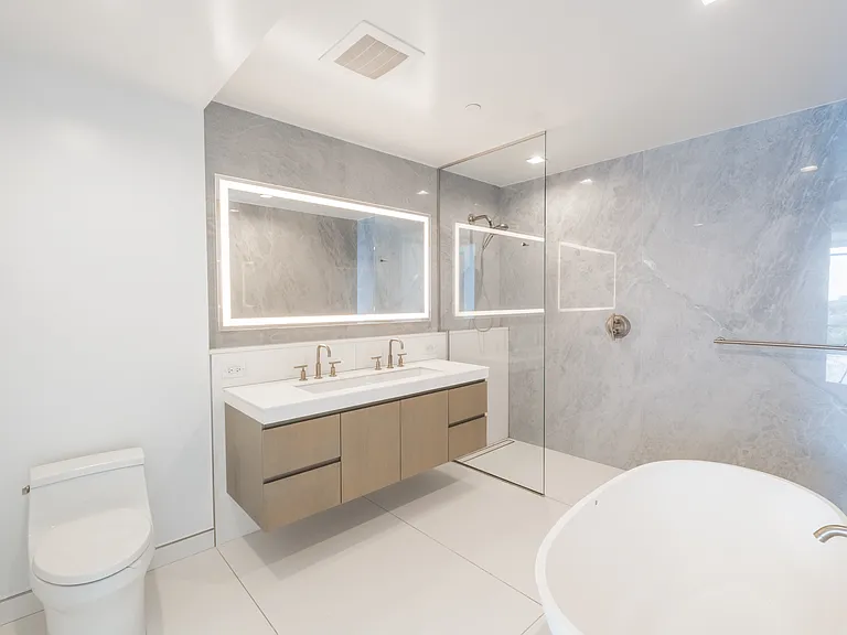 One Park Condos — Photo 41