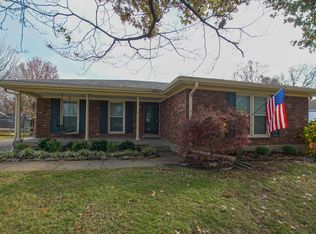 1017 King Arthur Ln, Louisville, KY 40222
