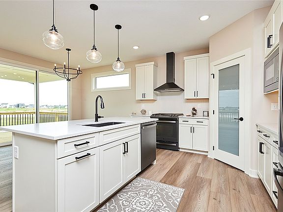 4th image of 535 NW Mosaic Ave