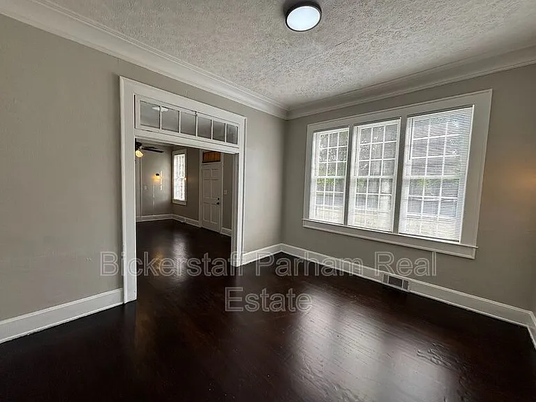 1261 Cedar Ave — Photo 9