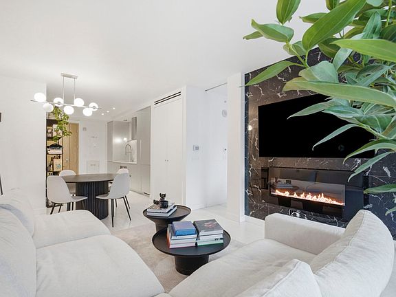 4th image of 242 Rue Young #1005