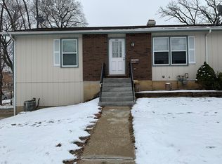 301-303 Healy St, Elgin, IL 60120