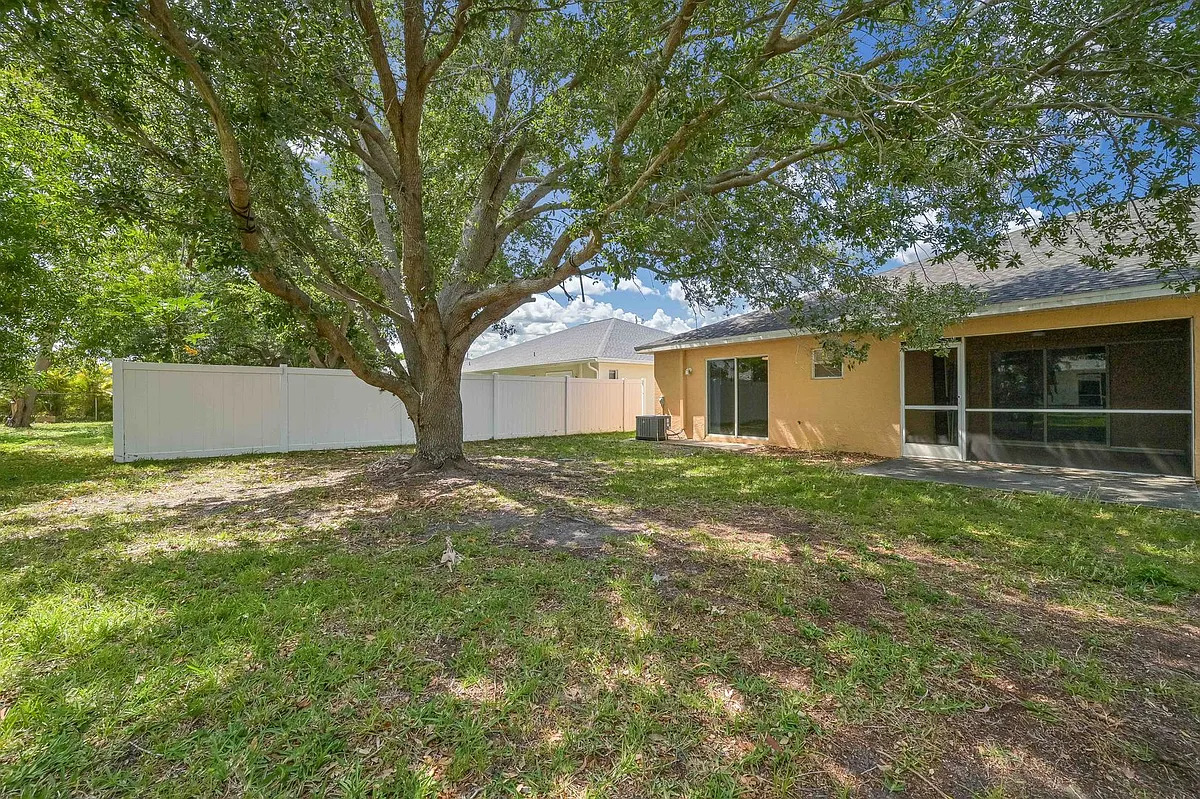 Photo 2 of 21 - 1226 SE 6th St - Cape Coral, FL Building Photo - 1226 SE 6th St