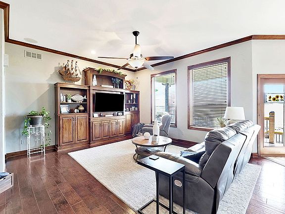 5th image of 2202 Foxfire Ct
