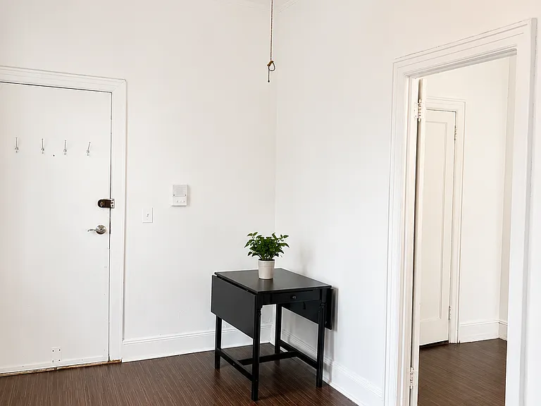 691 Willoughby Ave #1R — Photo 2