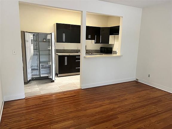 2nd image of 111 SE 19th St APT 3