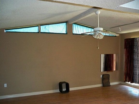 4th image of 1514 E Century Ave