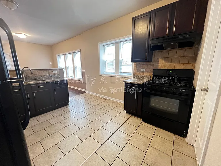 9016 S Justine St #1 — Photo 10