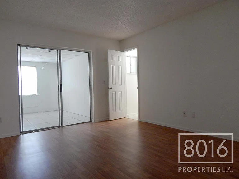 4755 White Willow Ln — Photo 7