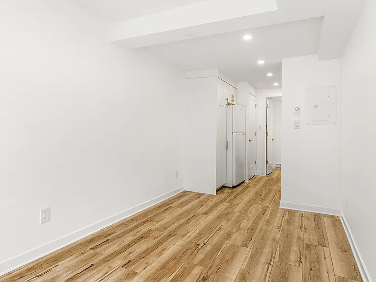 11 Merton St #6 — Photo 12