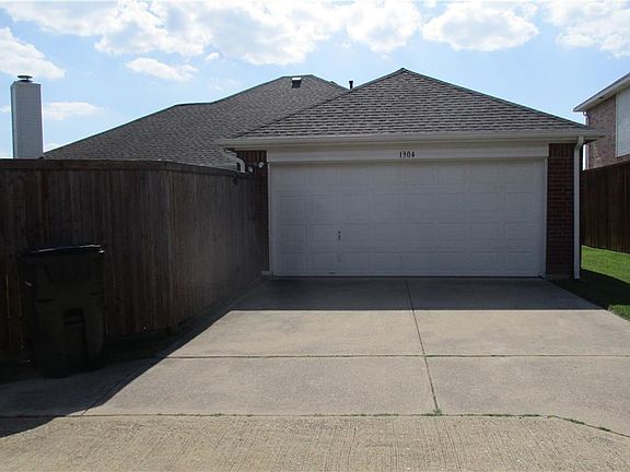 3rd image of 1304 Commerce Dr
