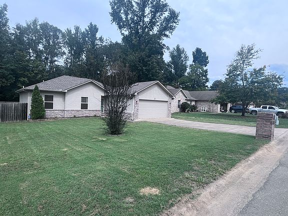 3rd image of 34 Shamsie Dr