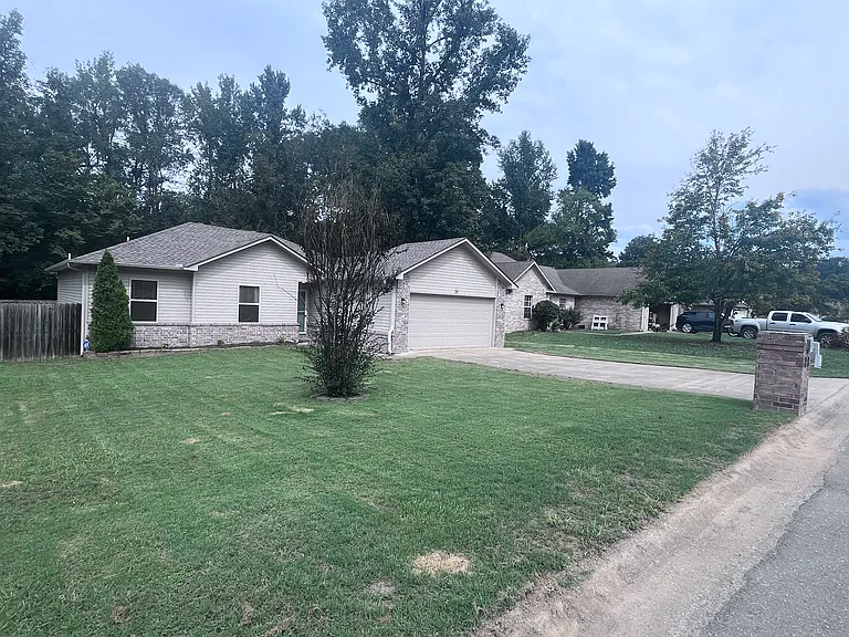 34 Shamsie Dr — Photo 3