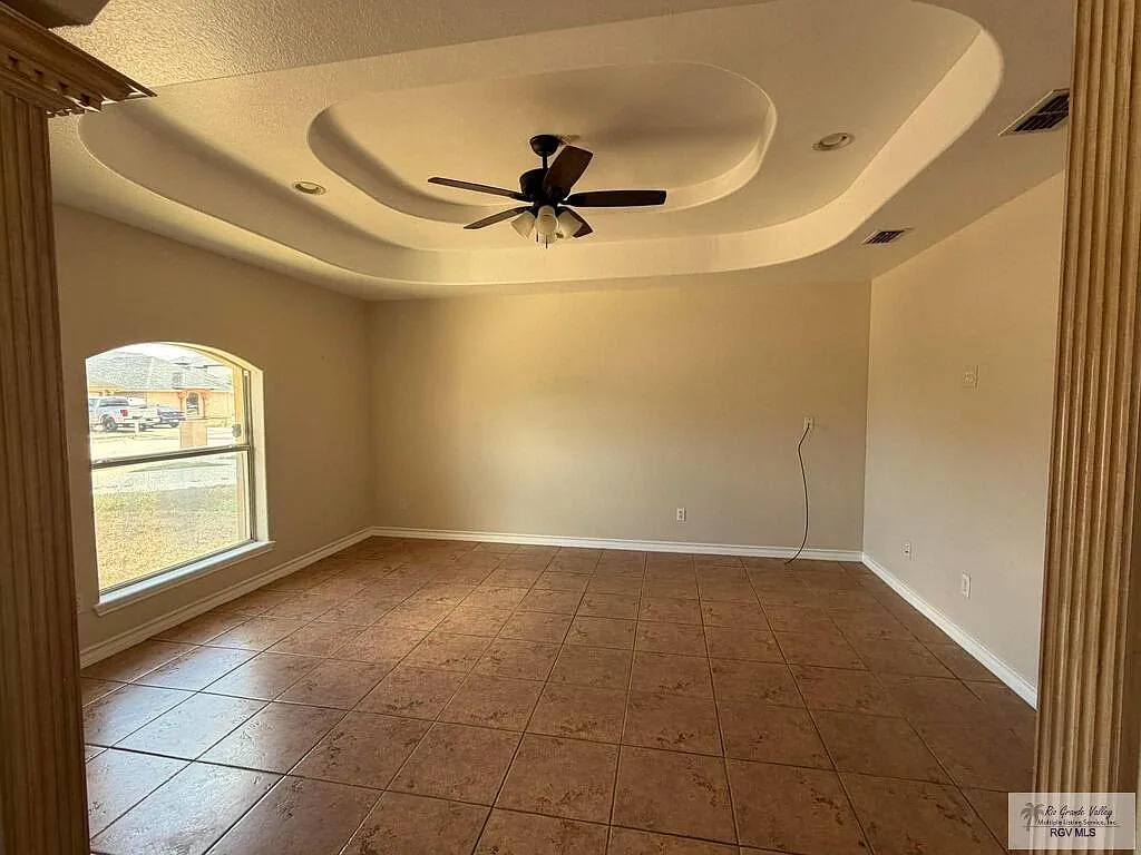 3 bed, 2.0 bath, 1380 sqft, $1,600 — Photo 3