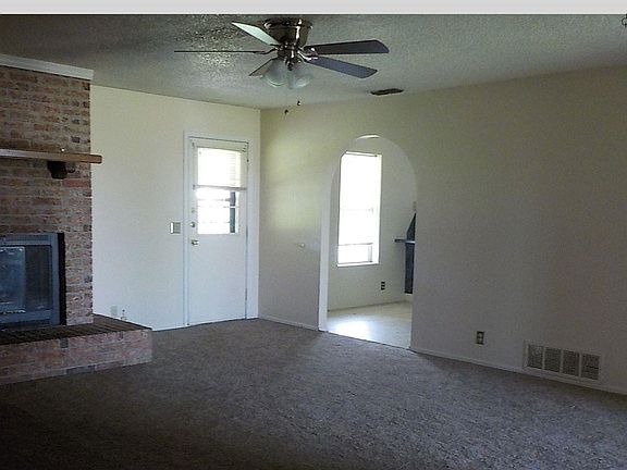 2nd image of 1218 Sycamore Dr