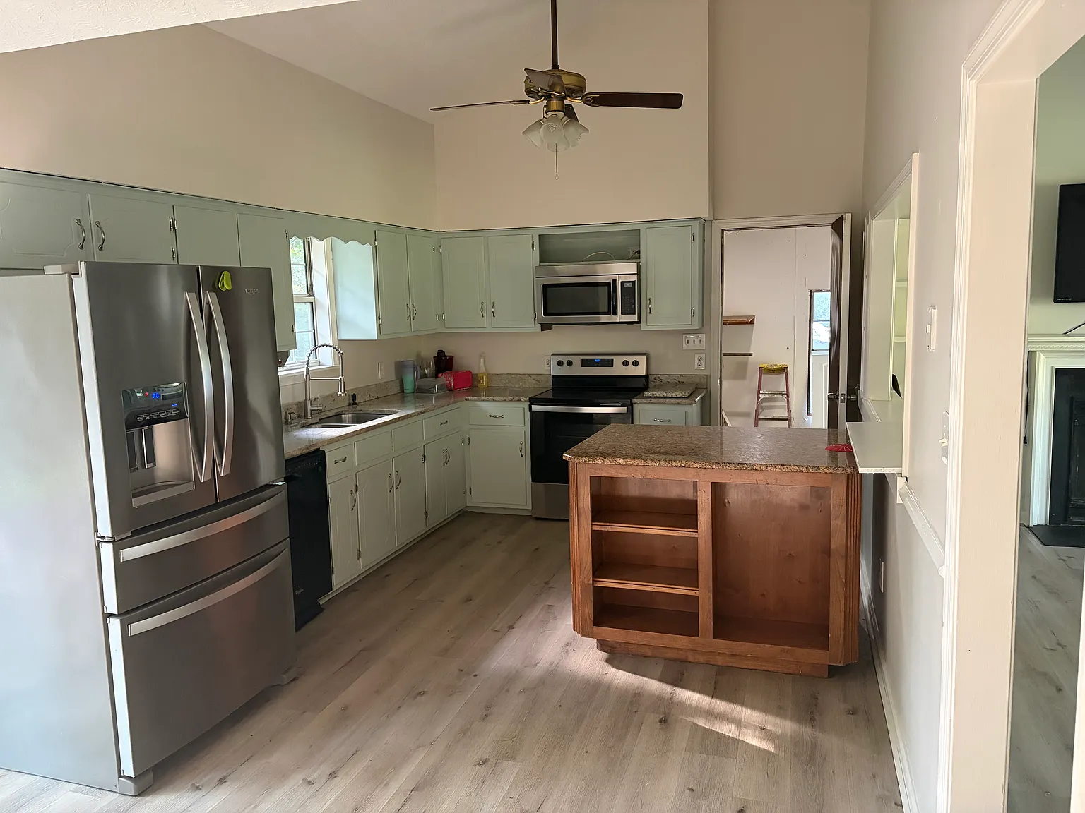 3 bed, 1104 sqft, $2,000 — Photo 3
