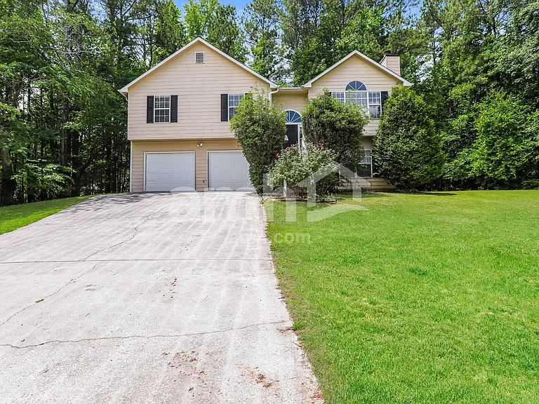 20 Michelle Ln — Photo 1