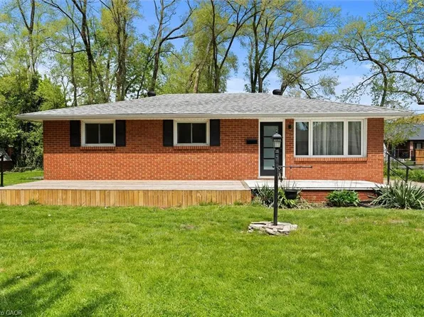 85 Riverview Ave, Lasalle, ON N9J 1E1