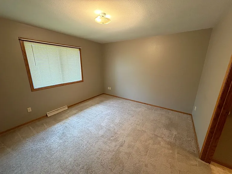 514 Pheasant Dr — Photo 10